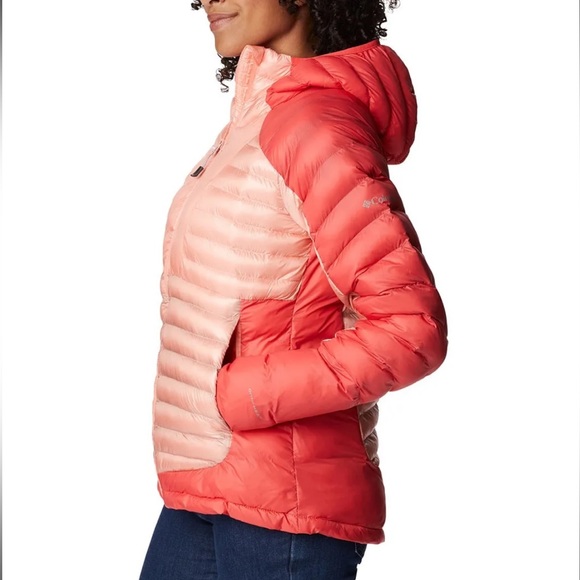NWT Labyrinth Loop Hooded Jacket 879
Color Coral Reef Red Hibiscus
Size: Med. - Picture 2 of 7